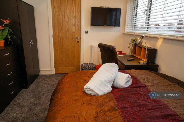 Room Priory Road in Liverpool
