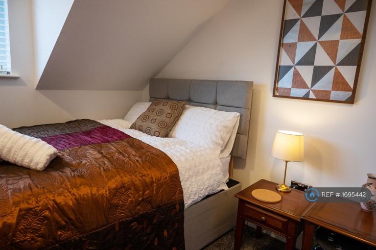 Room Priory Road in Liverpool