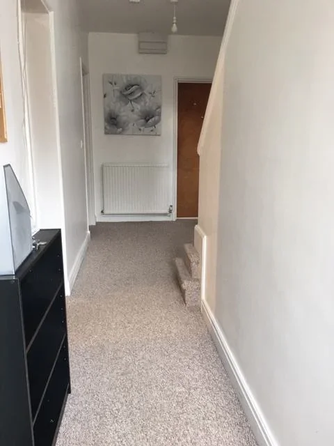 Room Kings Drive in Greater London
