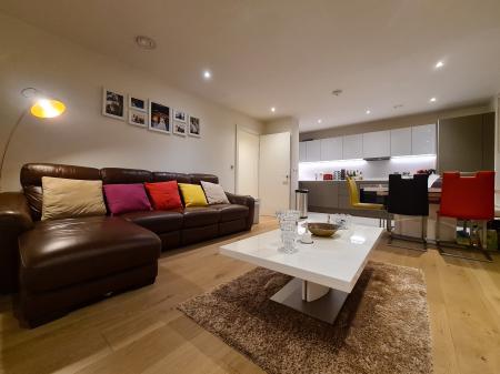Flat Empire Way in Greater London