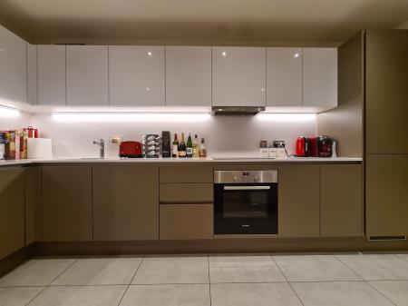Flat Empire Way in Greater London