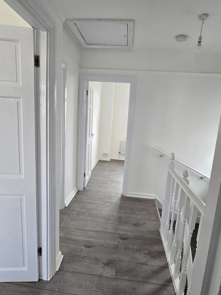 House Blake Avenue in Greater London