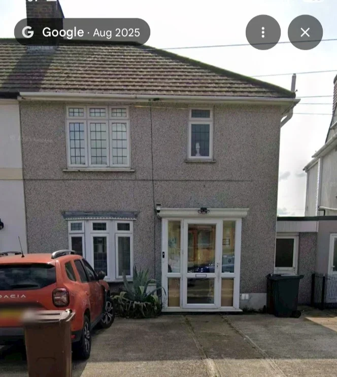 House Blake Avenue in Greater London