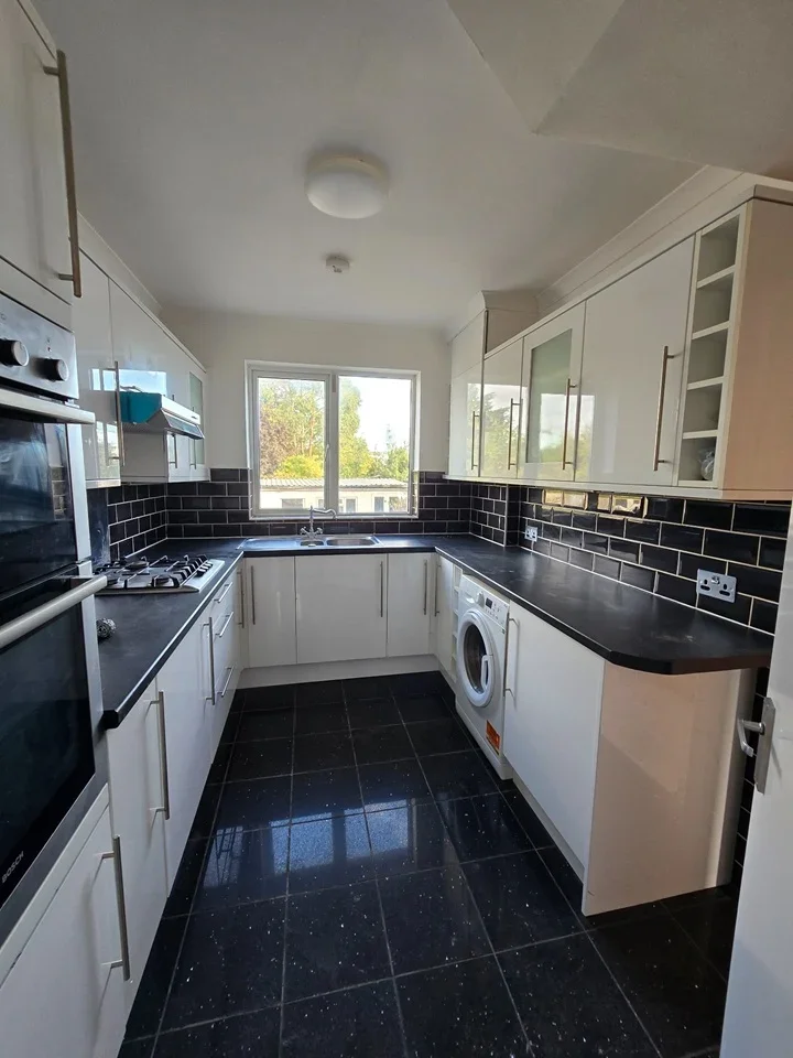 House Blake Avenue in Greater London