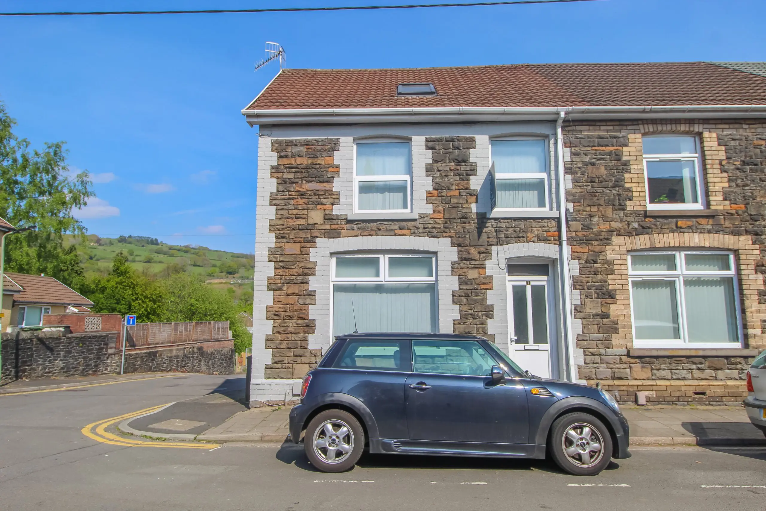 Room Meadow Street in Pontypridd