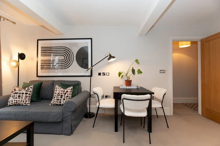 Flat Oak Hill in Greater London