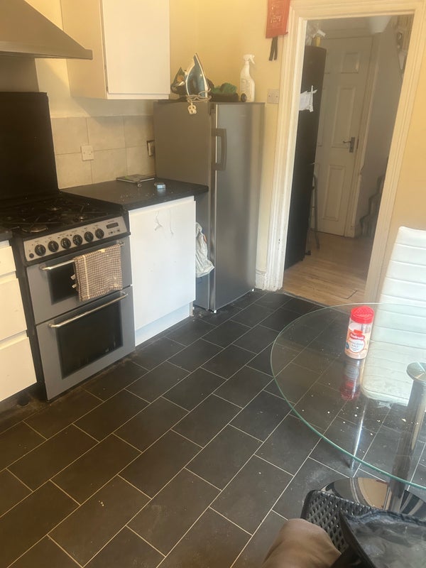 Room Pellerin Road in Greater London