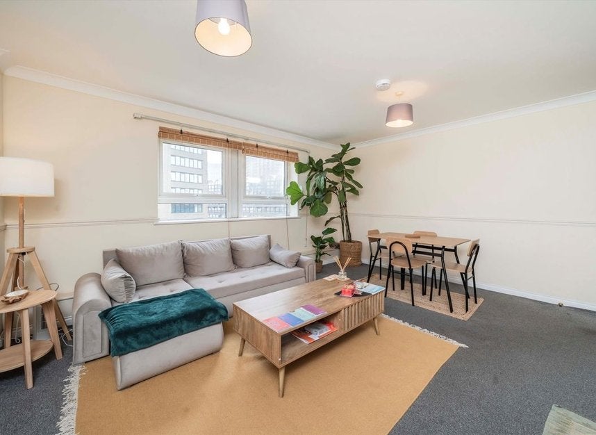 Flat Aldersgate Street in City of London