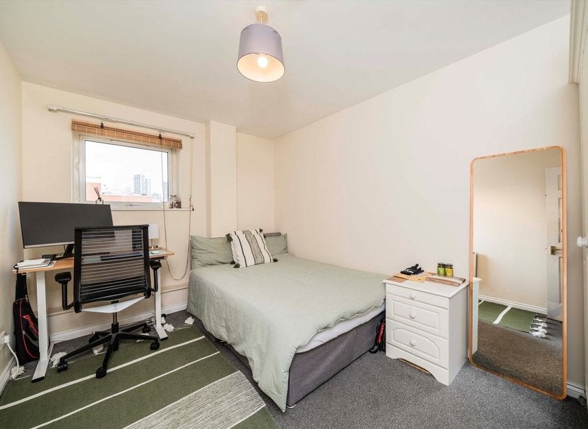 Flat Aldersgate Street in City of London