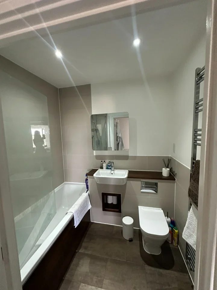 Flat Fencepiece Road in Chigwell