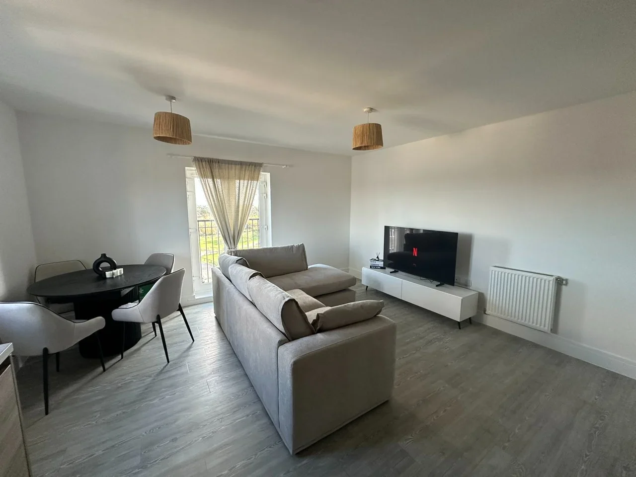 Flat Fencepiece Road in Chigwell