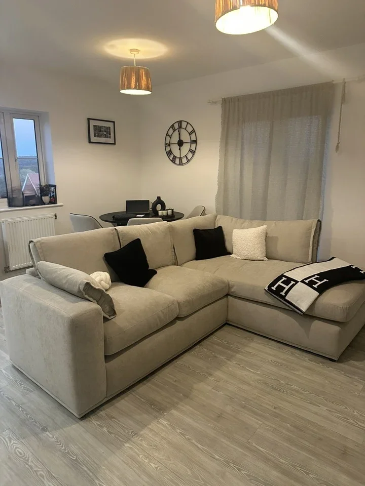 Flat Fencepiece Road in Chigwell