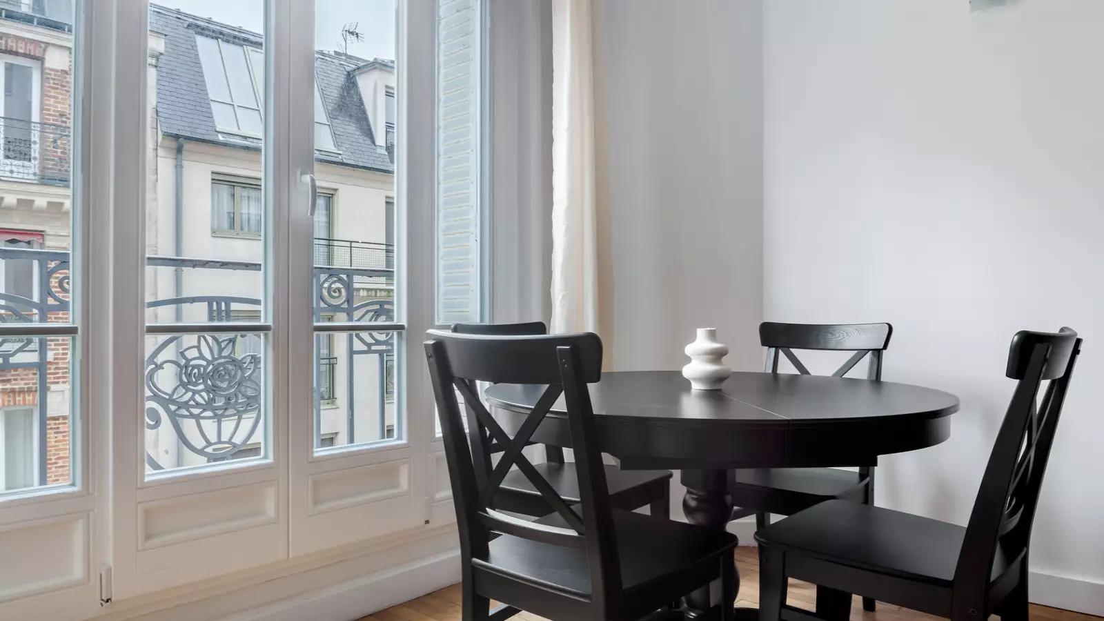 Flat Rue Bachelet in Paris