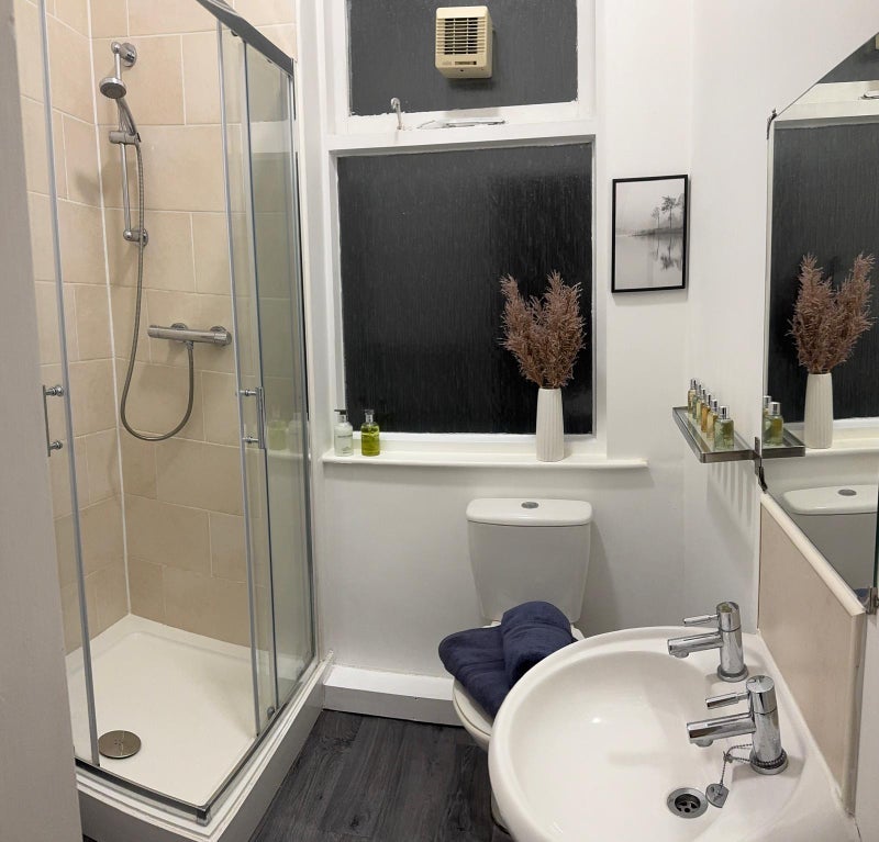 Room Harehills Lane in Leeds