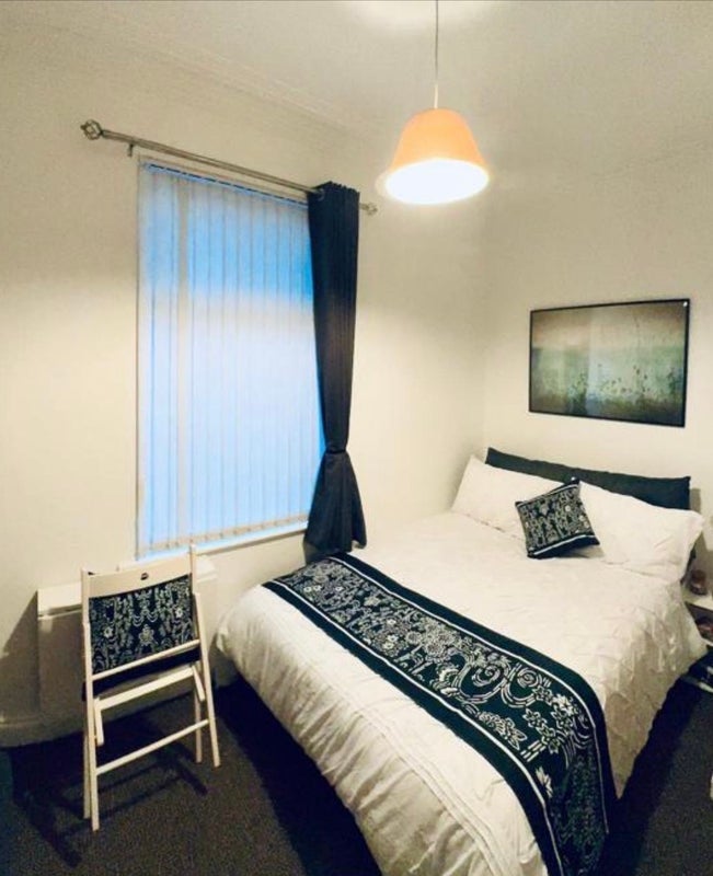 Room Harehills Lane in Leeds