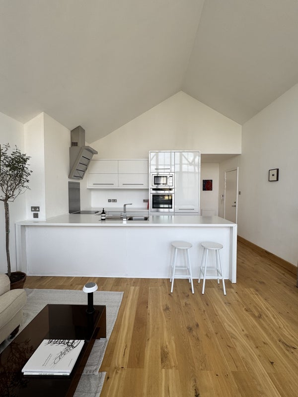 Flat Burrells Wharf Square in Greater London