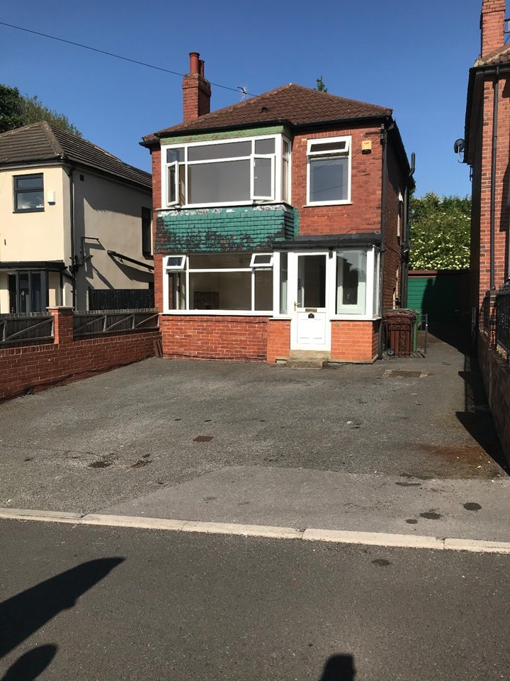 House Carrholm Mount in Leeds