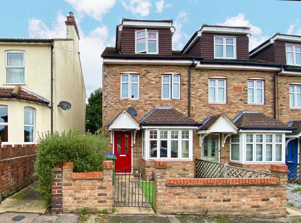 House Holly Road in Rushmoor