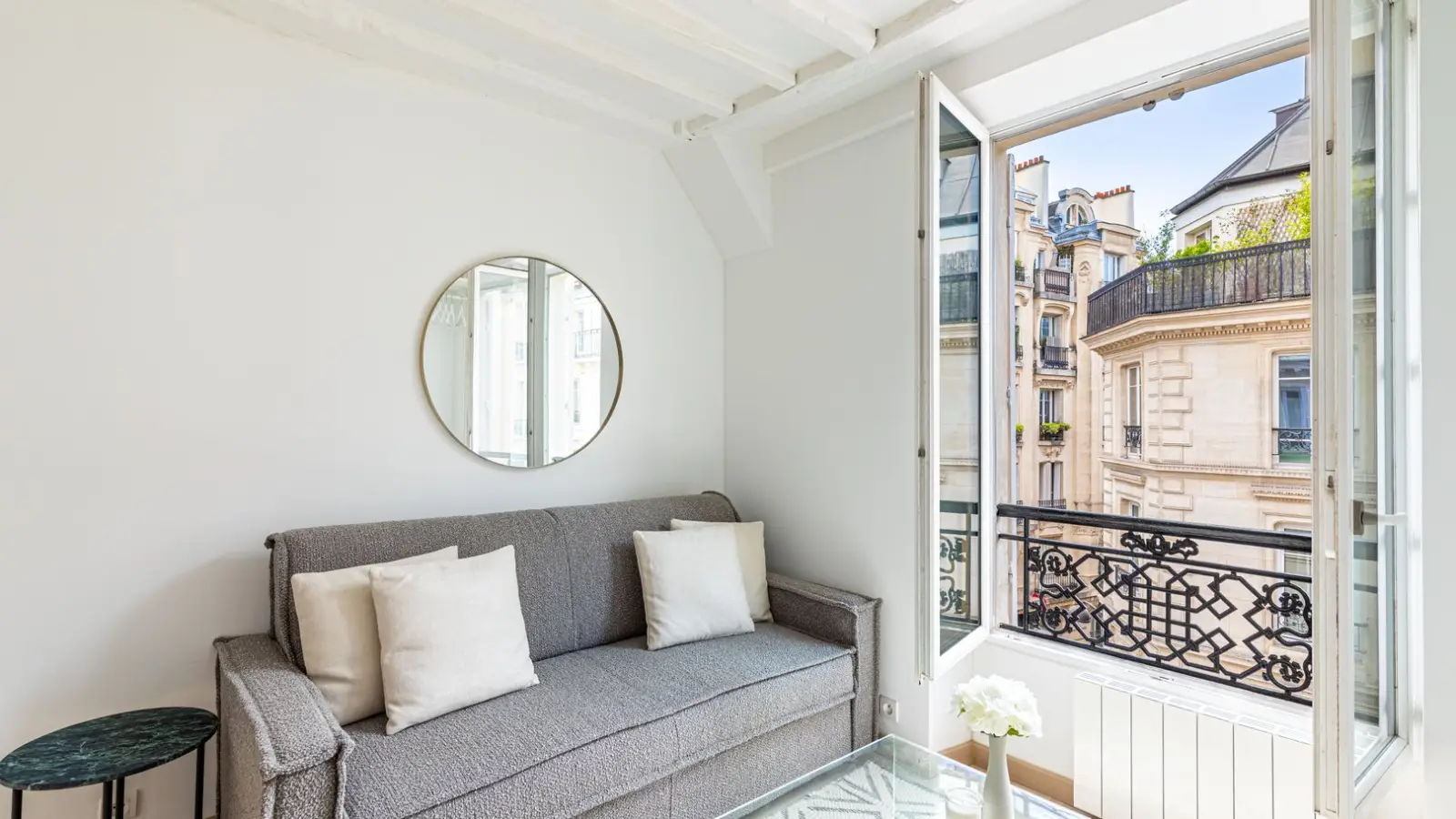 Flat Rue Duperré in Paris
