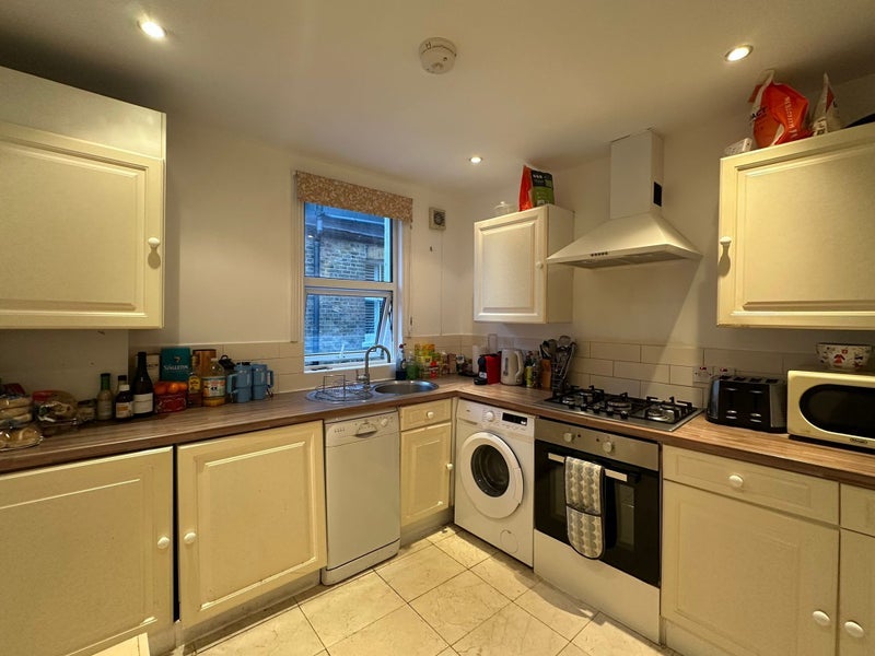 Room Nevis Road in Greater London