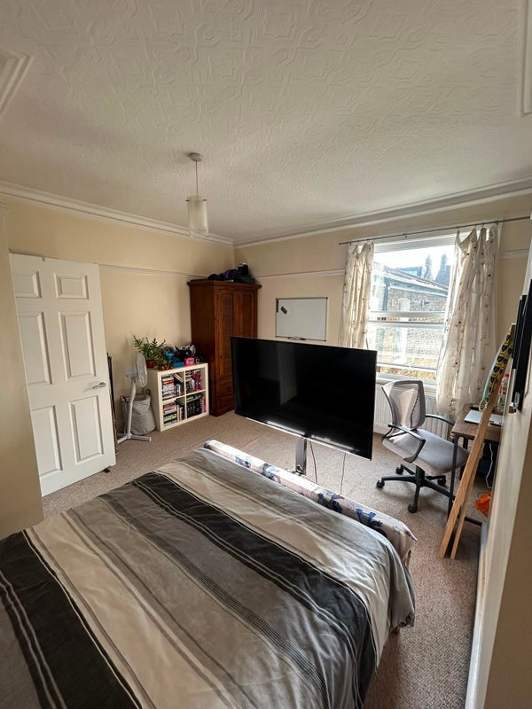 Room Nevis Road in Greater London