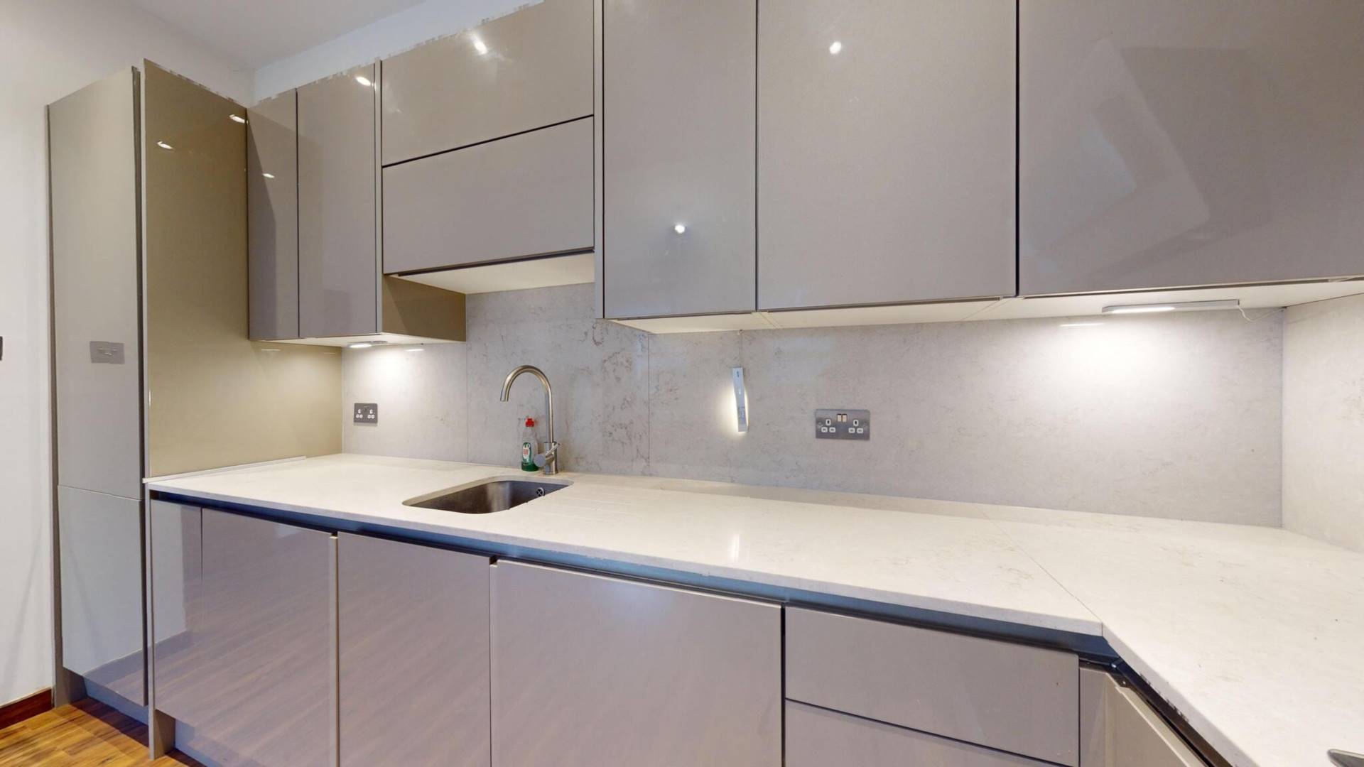 Flat Courtfield Road in Greater London