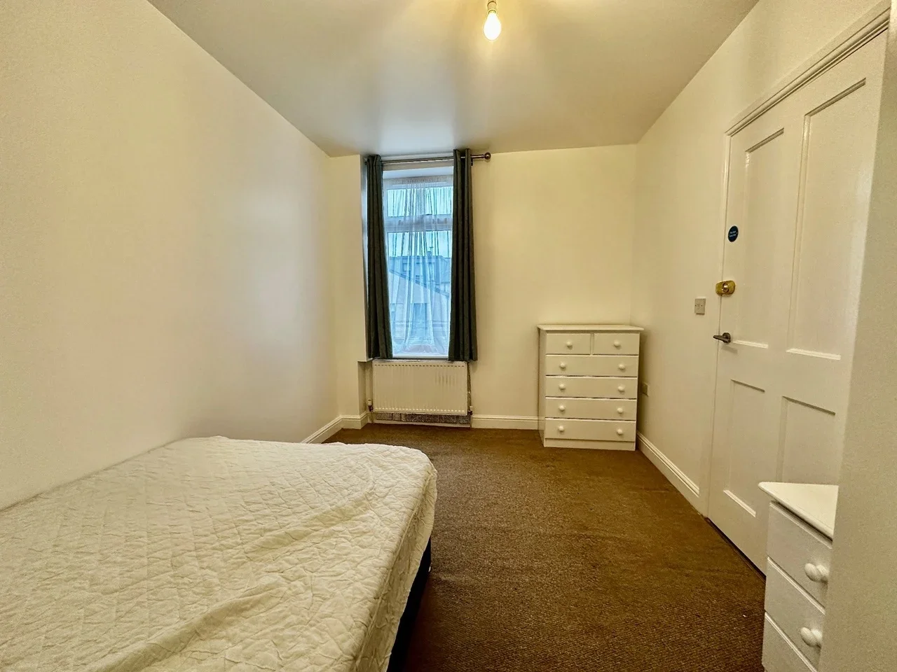 Room Mandrell Road in Greater London