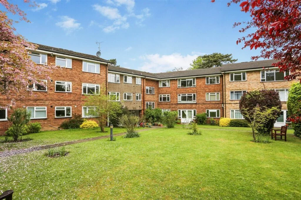 Flat Christchurch Park in Greater London
