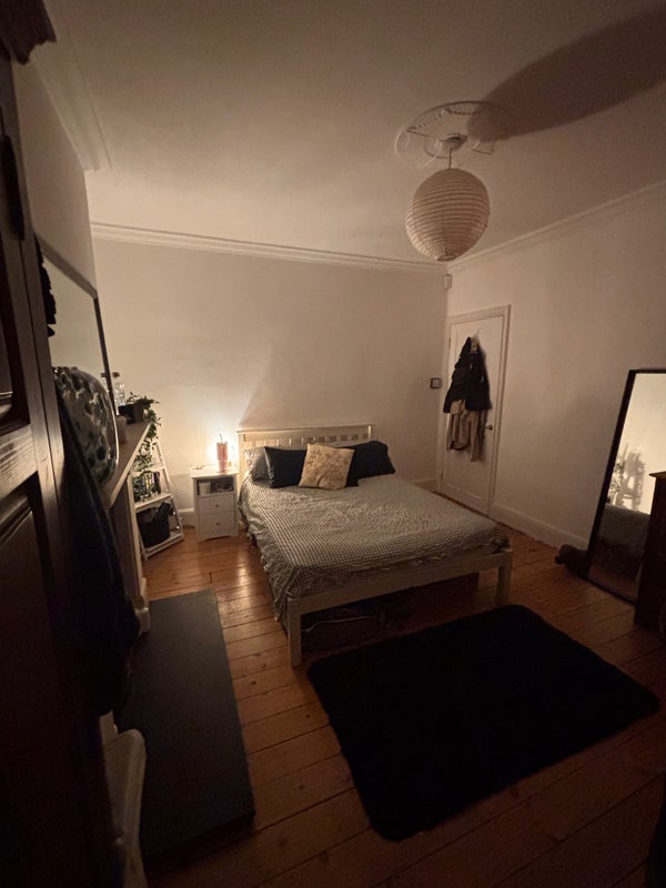 Room West Road in Greater London