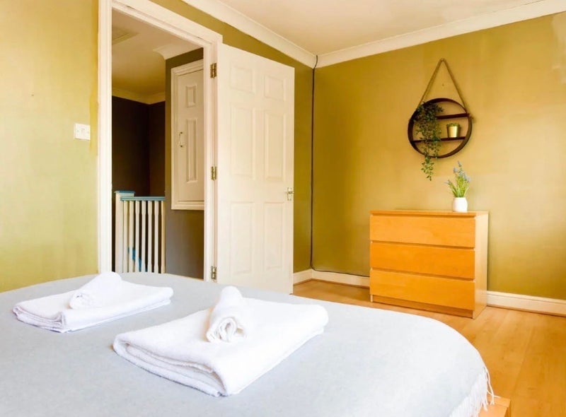 Room Sapphire Road in Greater London