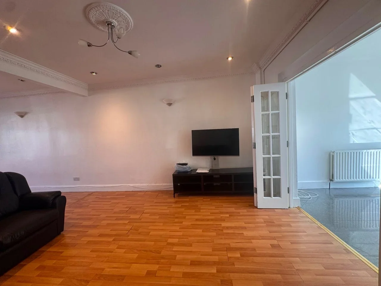 House Carlyle Avenue in Greater London