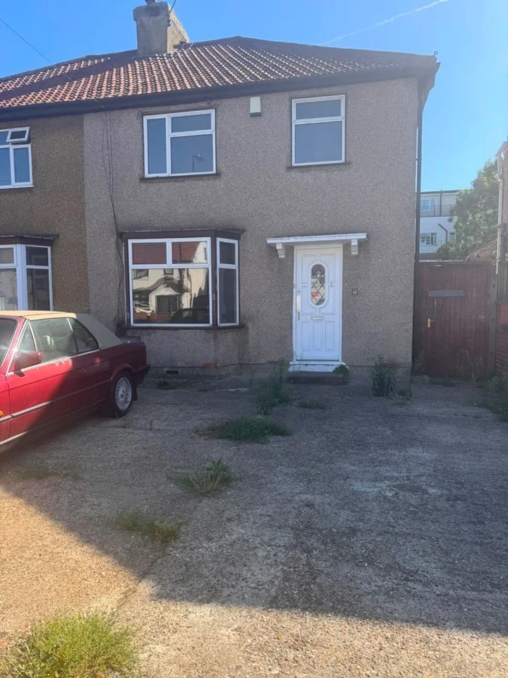 House Carlyle Avenue in Greater London