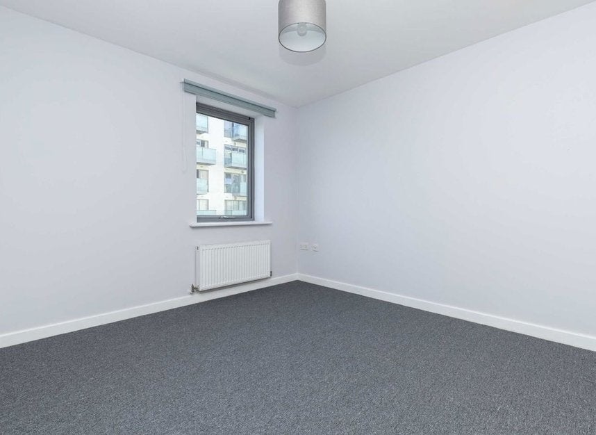 Flat Stainsby Road in Greater London