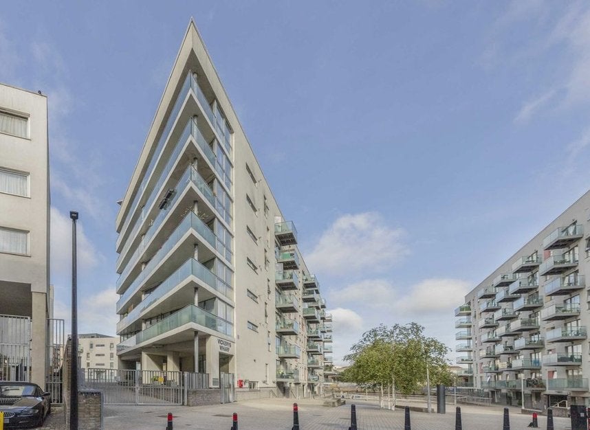 Flat Stainsby Road in Greater London