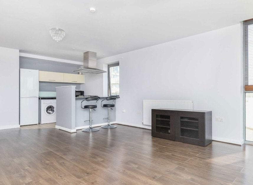 Flat Stainsby Road in Greater London