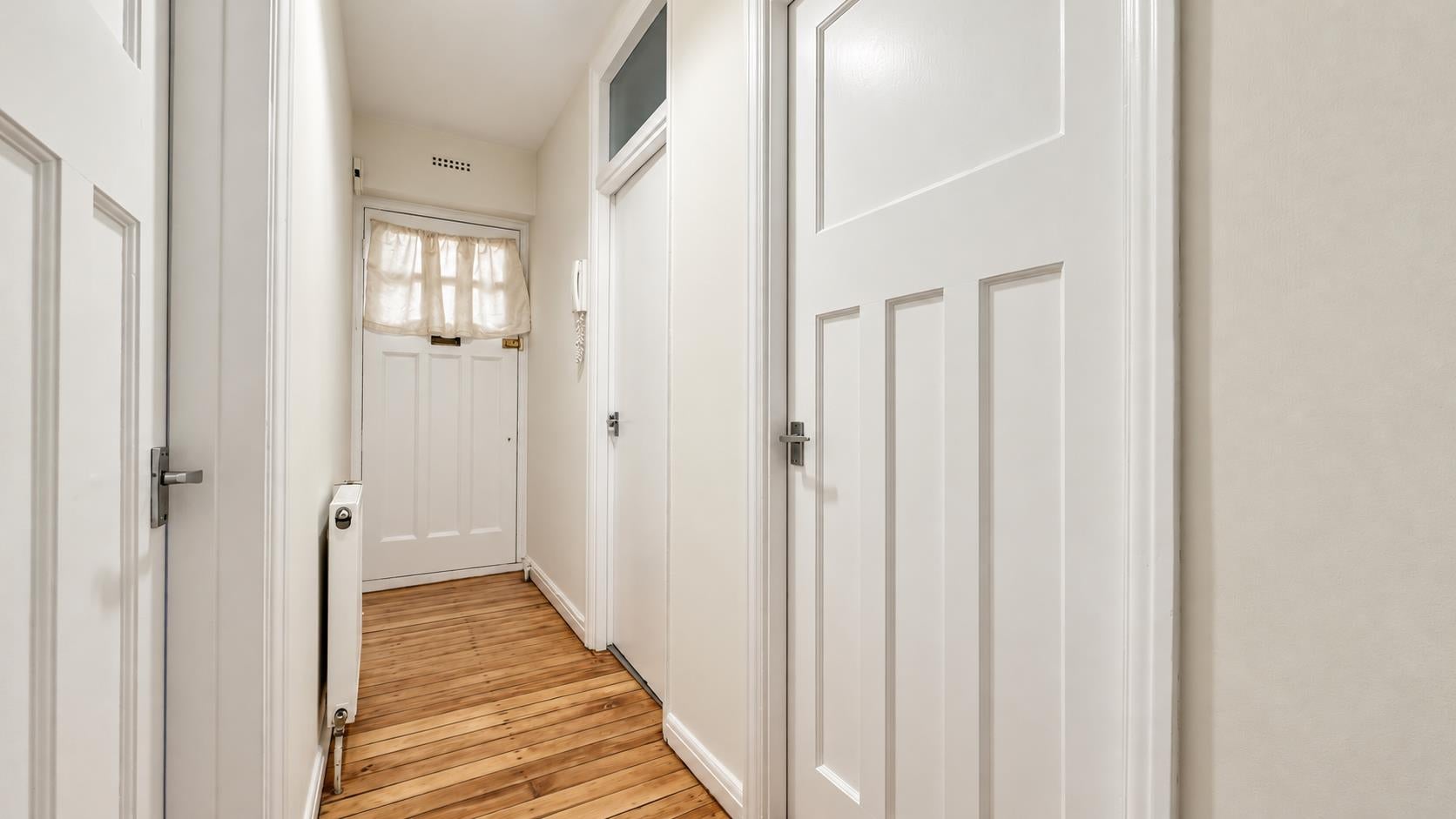 Flat Wilton Road in Greater London