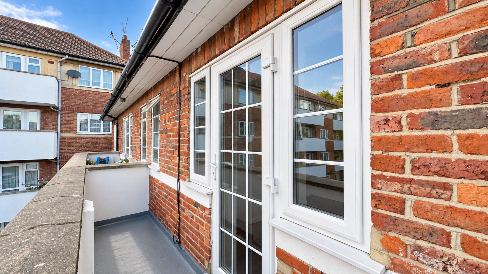 Flat Wilton Road in Greater London