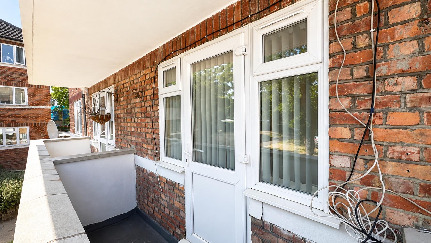 Flat Wilton Road in Greater London