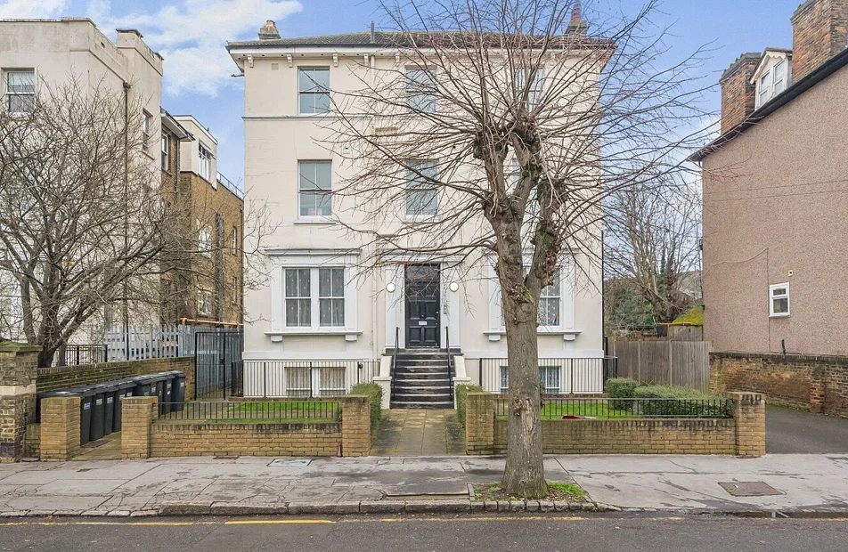 Flat Oakfield Road in Greater London