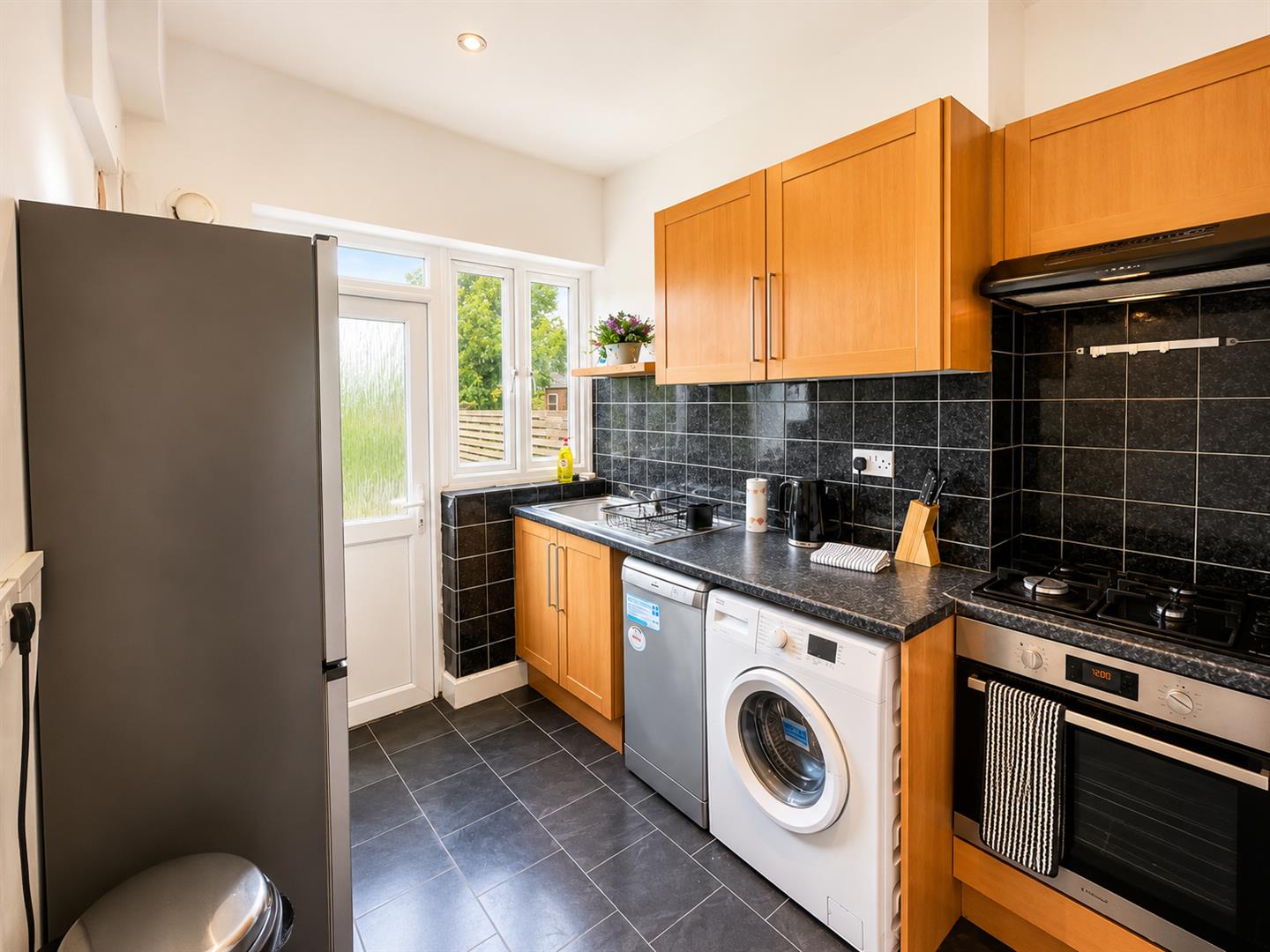 Flat Hafton Road in Greater London