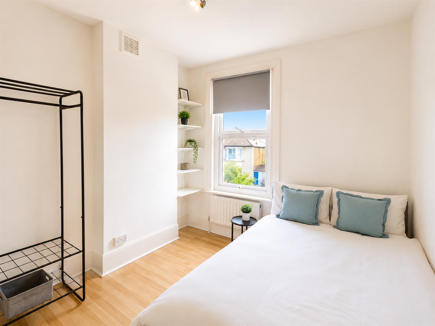 Flat Hafton Road in Greater London