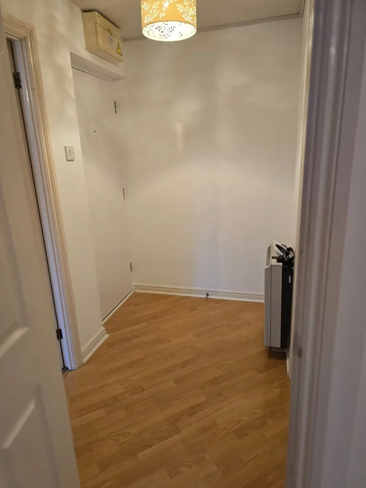 Flat Woodgate Drive in Greater London