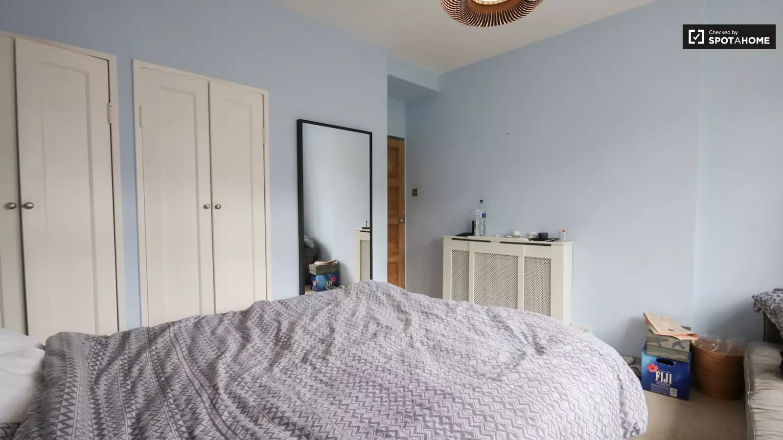 Room Parry Road in City of Westminster
