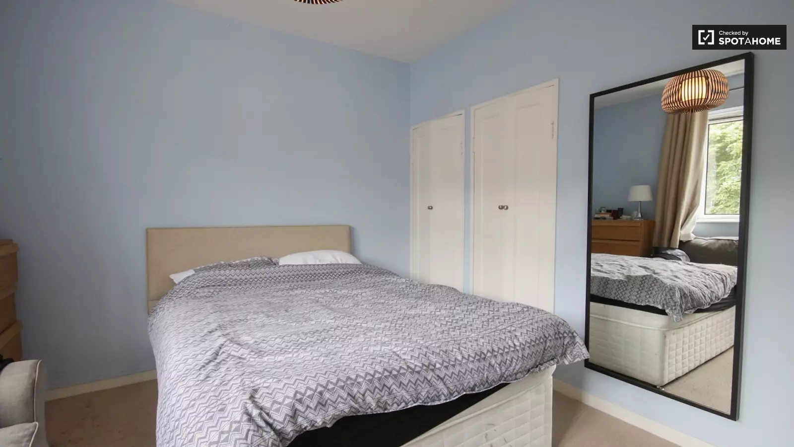 Room Parry Road in City of Westminster