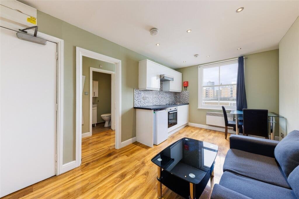 Flat Claverton Street in City of Westminster