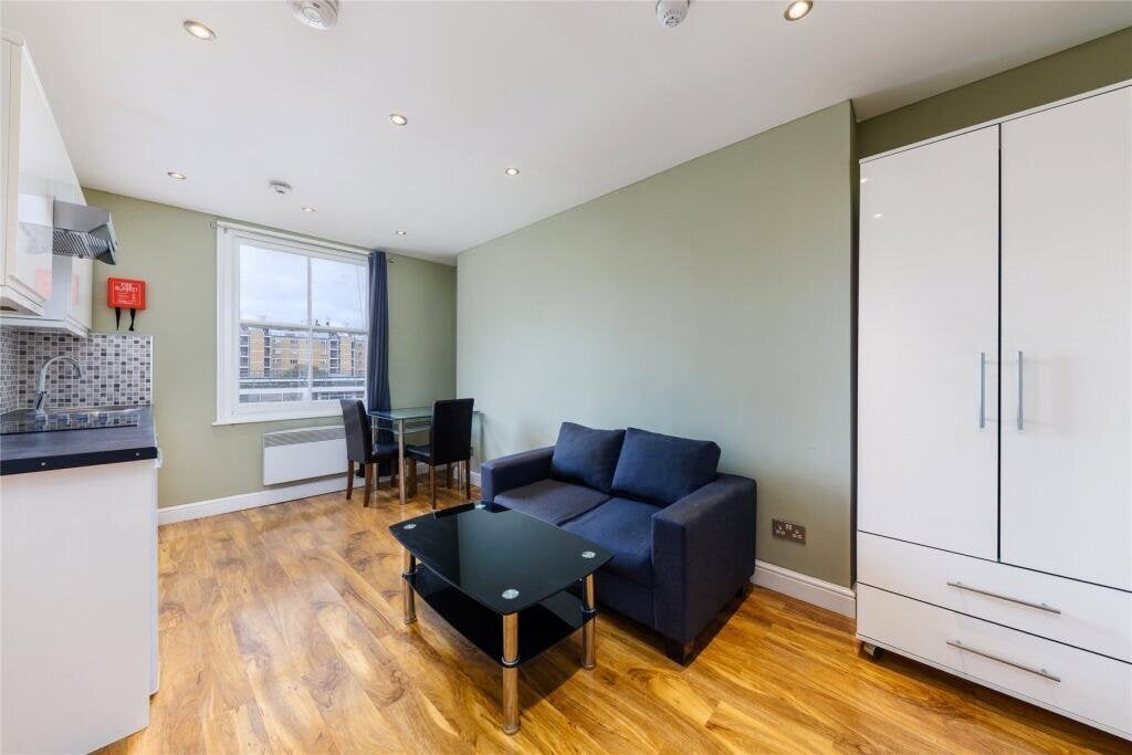 Flat Claverton Street in City of Westminster