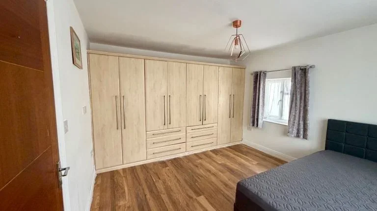 Room Seymour Road in Slough
