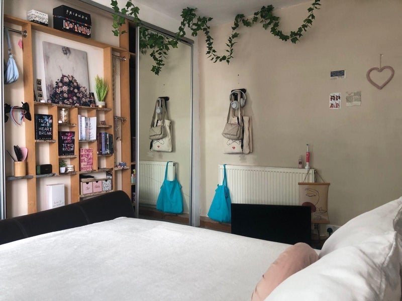 Room Corporation Road in Cardiff