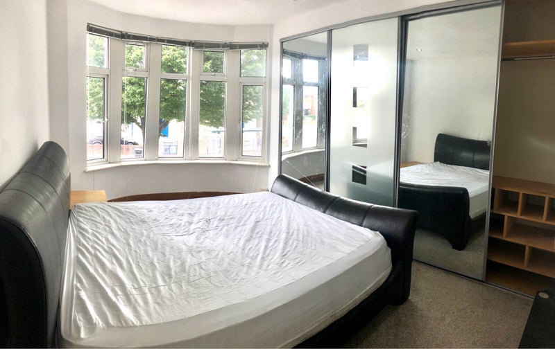 Room Corporation Road in Cardiff