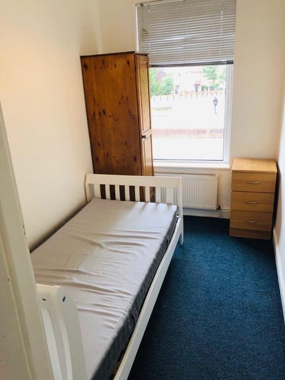 Room Corporation Road in Cardiff